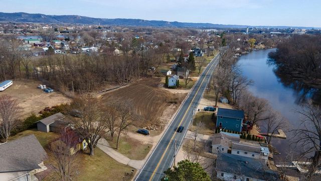 1626 LAKESHORE DRIVE, La Crosse, WI 54603