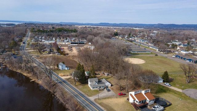 1626 LAKESHORE DRIVE, La Crosse, WI 54603