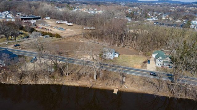 1626 LAKESHORE DRIVE, La Crosse, WI 54603