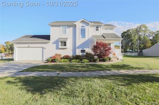 21145 Hillcrest Street, Clinton Township, MI 48036