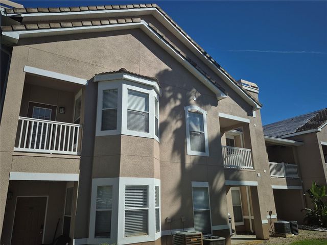 18104 VILLA CREEK DRIVE, Tampa, FL 33647