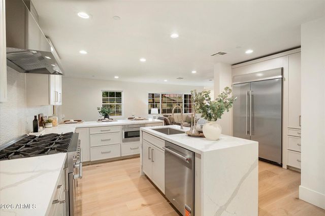 8212 E WILSHIRE Drive, Scottsdale, AZ 85257