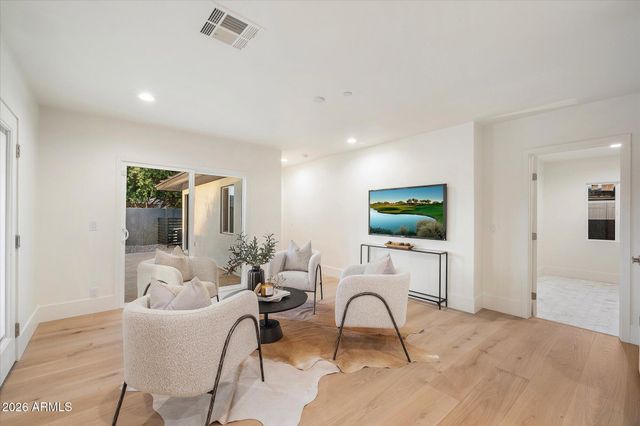8212 E WILSHIRE Drive, Scottsdale, AZ 85257