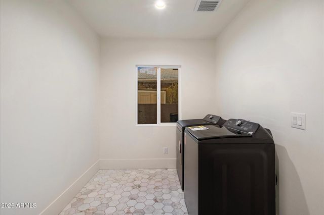 8212 E WILSHIRE Drive, Scottsdale, AZ 85257