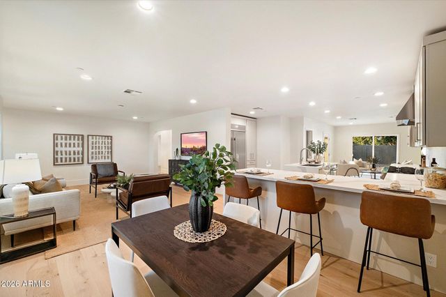 8212 E WILSHIRE Drive, Scottsdale, AZ 85257