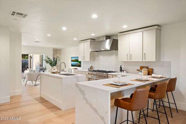 8212 E WILSHIRE Drive, Scottsdale, AZ 85257