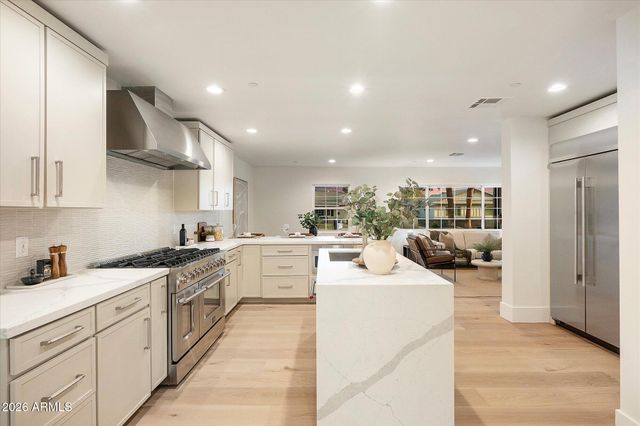 8212 E WILSHIRE Drive, Scottsdale, AZ 85257