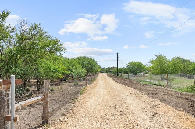 3315 Dry Creek RD, Lockhart, TX 78644