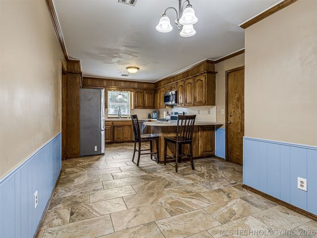 205 Fox Run Circle, Jenks, OK 74037