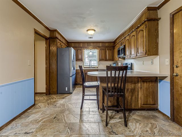 205 Fox Run Circle, Jenks, OK 74037
