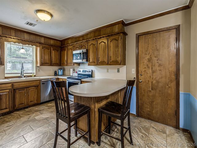 205 Fox Run Circle, Jenks, OK 74037