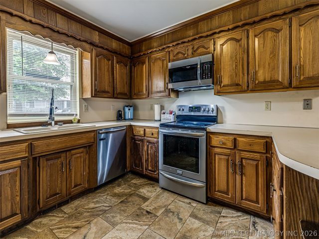 205 Fox Run Circle, Jenks, OK 74037