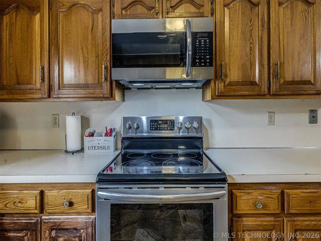 205 Fox Run Circle, Jenks, OK 74037