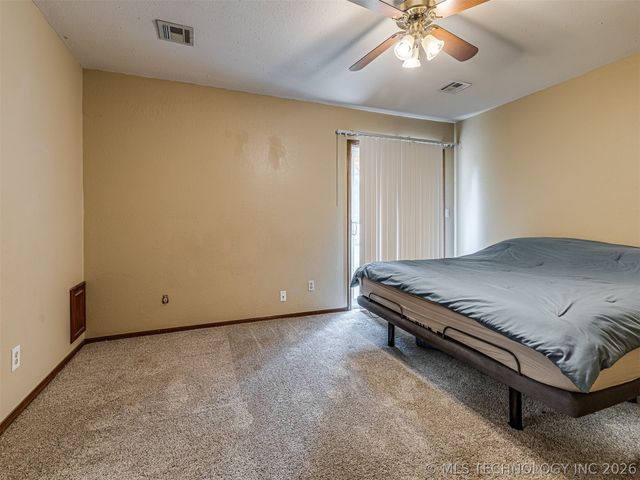 205 Fox Run Circle, Jenks, OK 74037