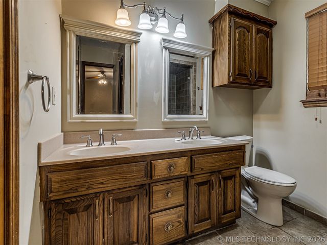 205 Fox Run Circle, Jenks, OK 74037