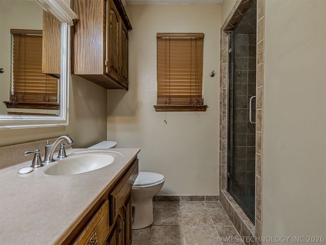 205 Fox Run Circle, Jenks, OK 74037