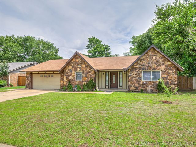 205 Fox Run Circle, Jenks, OK 74037