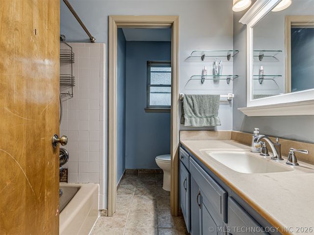 205 Fox Run Circle, Jenks, OK 74037