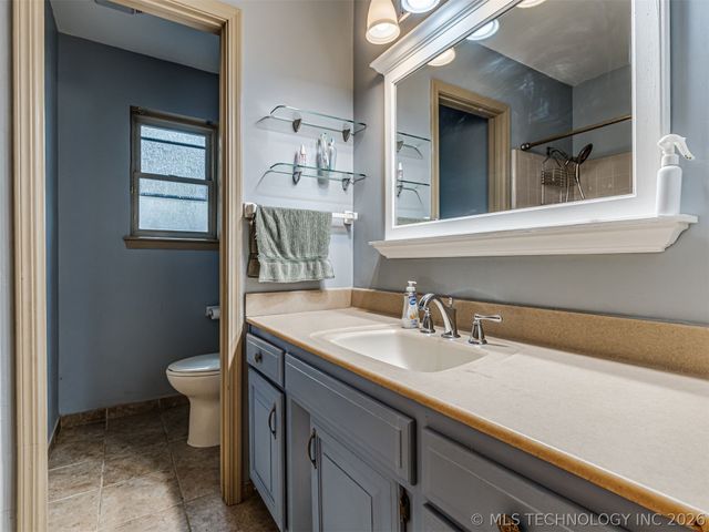 205 Fox Run Circle, Jenks, OK 74037