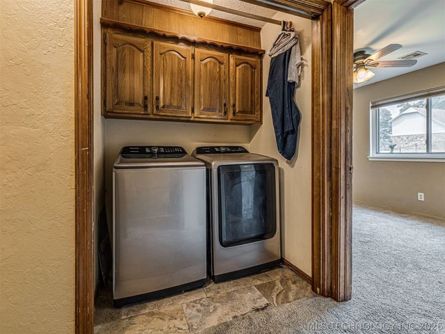205 Fox Run Circle, Jenks, OK 74037