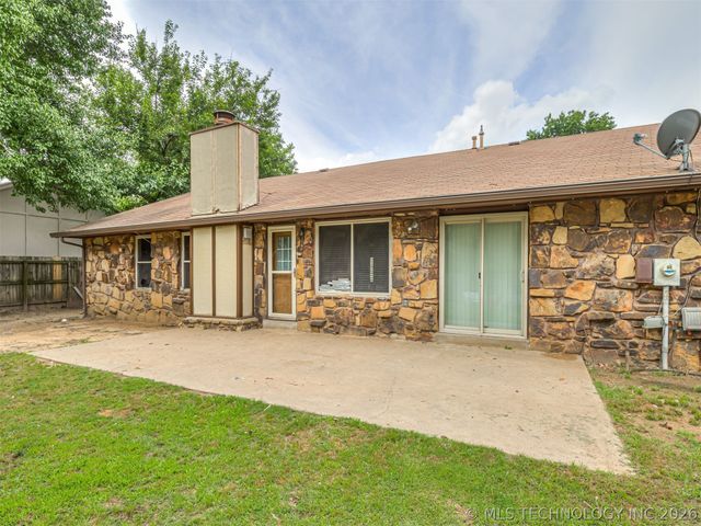 205 Fox Run Circle, Jenks, OK 74037