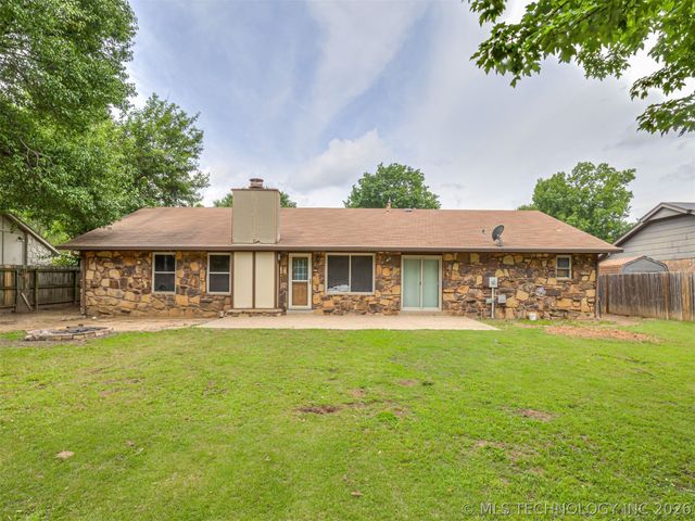 205 Fox Run Circle, Jenks, OK 74037