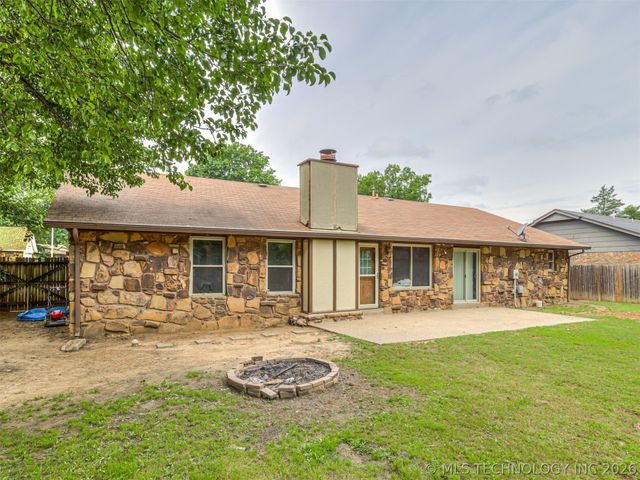 205 Fox Run Circle, Jenks, OK 74037