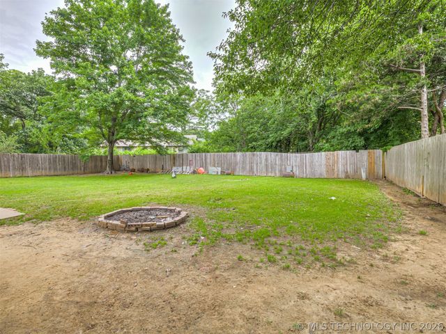 205 Fox Run Circle, Jenks, OK 74037