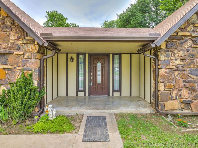 205 Fox Run Circle, Jenks, OK 74037