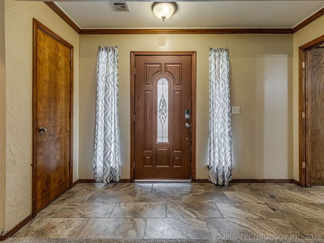 205 Fox Run Circle, Jenks, OK 74037