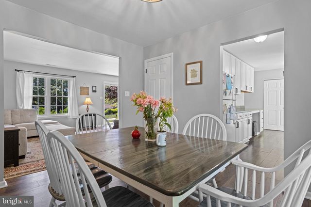 4 DEVON CIR, Paoli, PA 19301