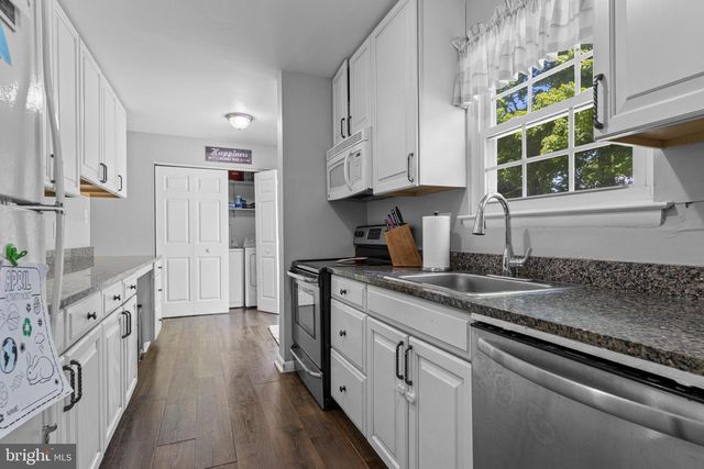 4 DEVON CIR, Paoli, PA 19301