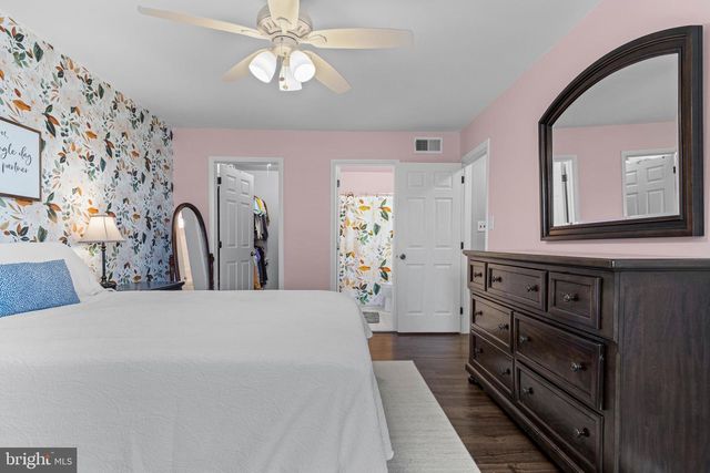 4 DEVON CIR, Paoli, PA 19301