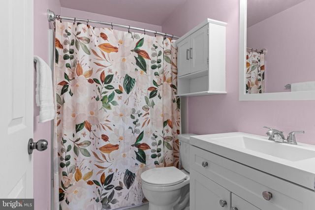 4 DEVON CIR, Paoli, PA 19301