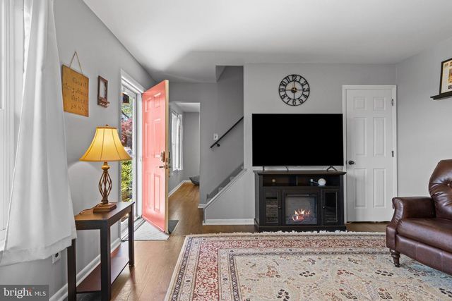 4 DEVON CIR, Paoli, PA 19301