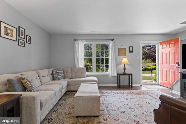 4 DEVON CIR, Paoli, PA 19301
