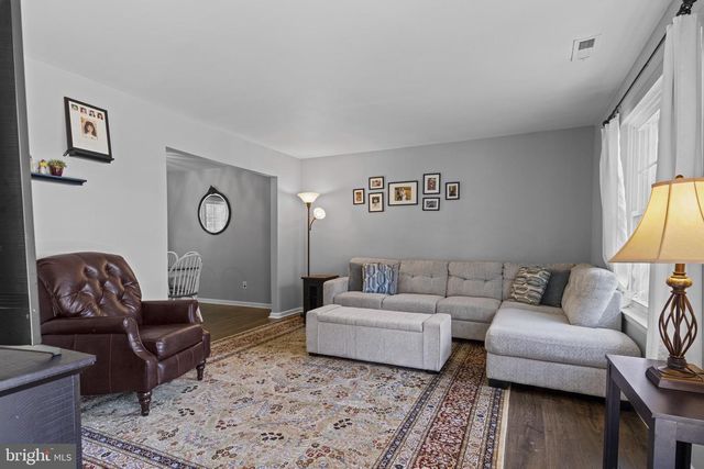 4 DEVON CIR, Paoli, PA 19301