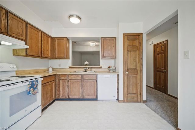 2303 Breakers CT, Virginia Beach, VA 23451