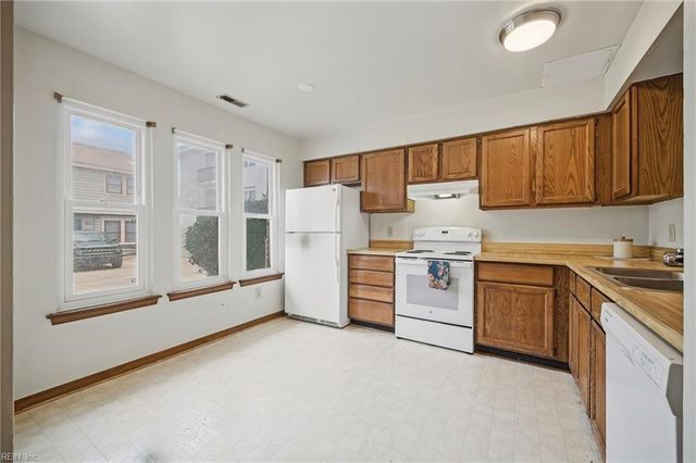 2303 Breakers CT, Virginia Beach, VA 23451
