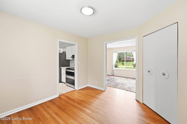 5206 Cool Brook Rd, Louisville, KY 40291