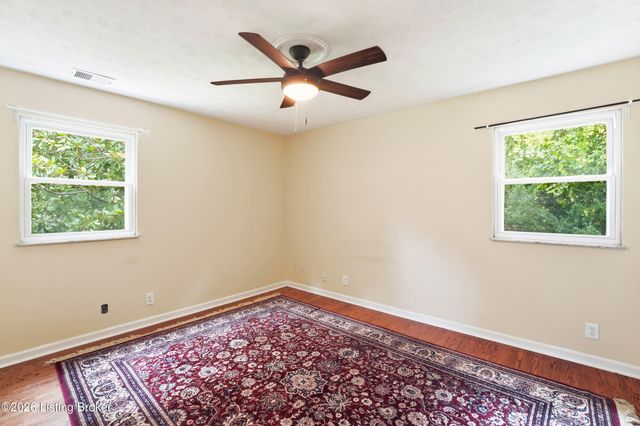 5206 Cool Brook Rd, Louisville, KY 40291