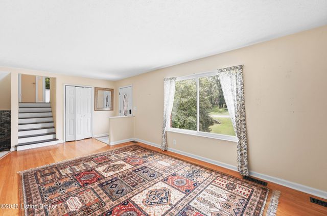 5206 Cool Brook Rd, Louisville, KY 40291