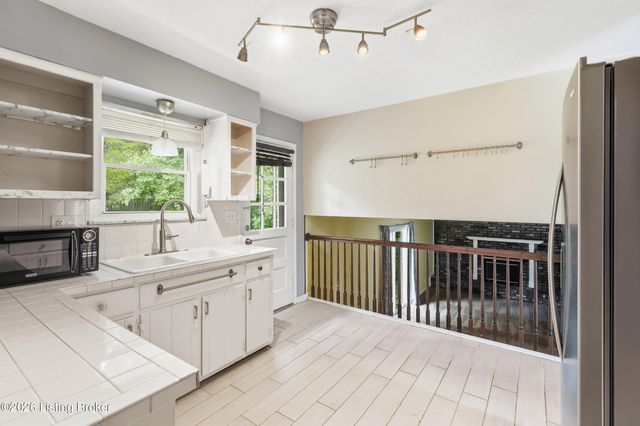 5206 Cool Brook Rd, Louisville, KY 40291