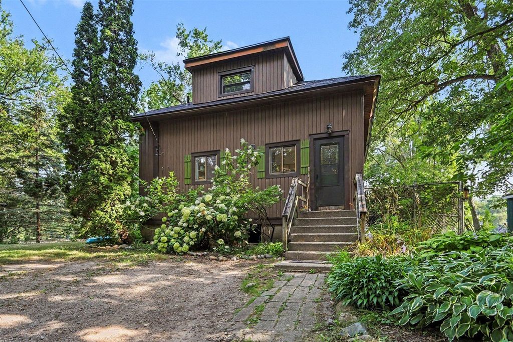 2067 Riverbank Avenue, Grand Rapids, MI 49525