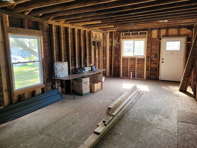 214 S Pine Street, Saint Louis, MI 48880