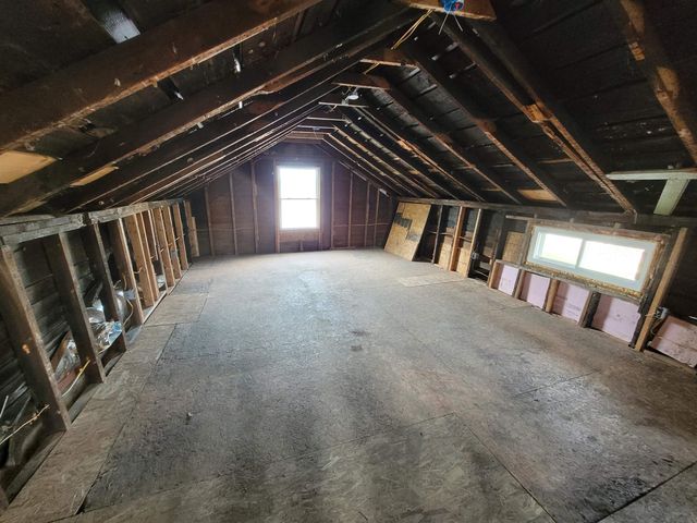 214 S Pine Street, Saint Louis, MI 48880