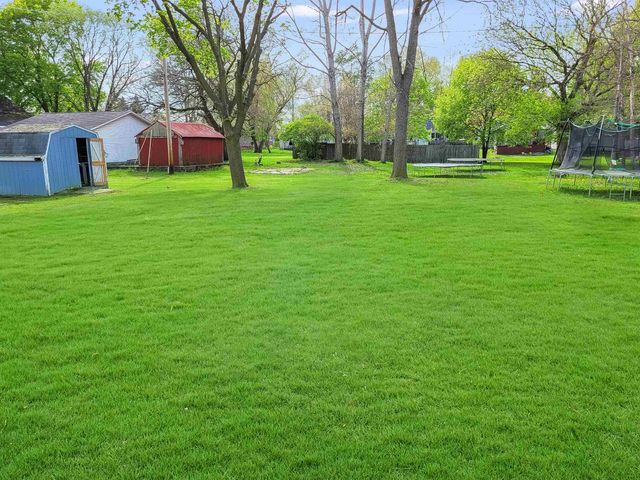 214 S Pine Street, Saint Louis, MI 48880