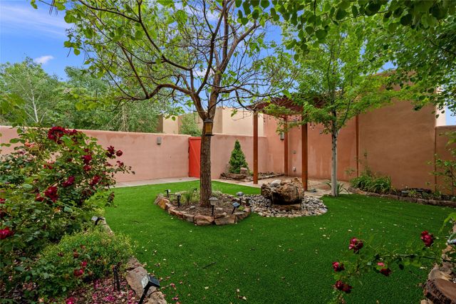 46 Oshara Boulevard, Santa Fe, NM 87508