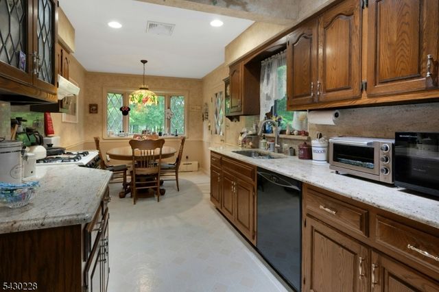 92 Louis St, Hanover Twp., NJ 07981