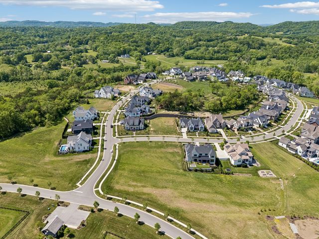 9004 Passiflora Ct, College Grove, TN 37046